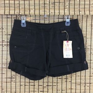Women’s Casual Summer Shorts Size 9 Black Cuffed